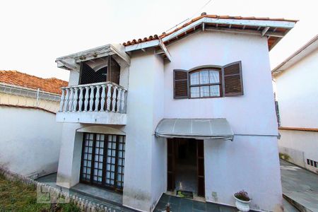 Casa para alugar com 248m², 6 quartos e 6 vagas Casa para alugar com 248m², 6 quartos e 6 vagasFachada