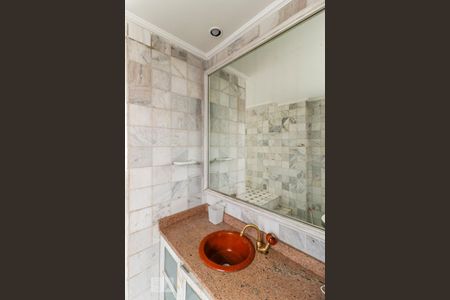 Apartamento para alugar com 54m², 1 quarto e sem vaga Apartamento para alugar com 54m², 1 quarto e sem vagaBanheiro da Suíte - Espelho