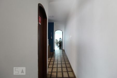 Corredor de casa para alugar com 3 quartos, 300m² em Vila Valparaiso, Santo André