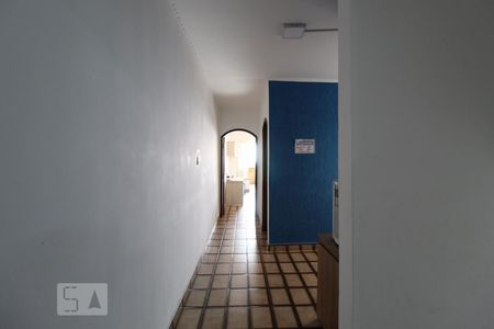 Corredor de casa à venda com 3 quartos, 300m² em Vila Valparaiso, Santo André