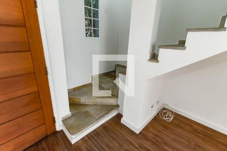 Escada acesso quartos de casa de condomínio à venda com 2 quartos, 74m² em Parque Reboucas, São Paulo