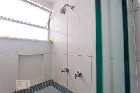 Banheiro de apartamento para alugar com 3 quartos, 100m² em Grajau, Rio de Janeiro