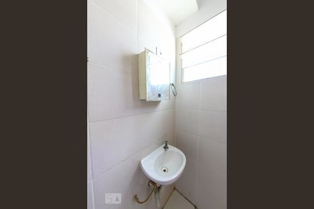 Banheiro de apartamento para alugar com 1 quarto, 18m² em Jardim Dourado, Guarulhos