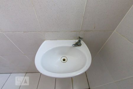 Banheiro de apartamento para alugar com 1 quarto, 18m² em Jardim Dourado, Guarulhos