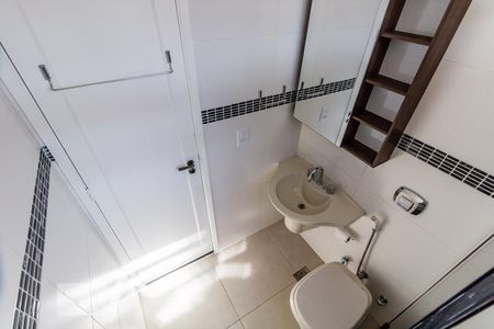 Banheiro de apartamento para alugar com 1 quarto, 37m² em Jardim Guanabara, Rio de Janeiro