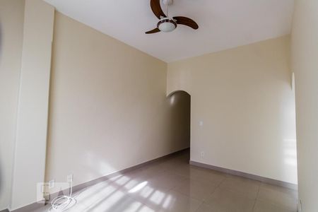 Sala de apartamento para alugar com 1 quarto, 37m² em Jardim Guanabara, Rio de Janeiro