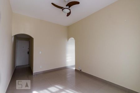 Sala de apartamento para alugar com 1 quarto, 37m² em Jardim Guanabara, Rio de Janeiro