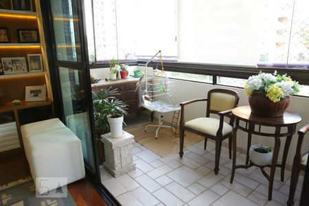 Varanda Sala de apartamento à venda com 3 quartos, 117m² em Jardim Vila Mariana, São Paulo