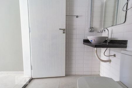 Banheiro de kitnet/studio para alugar com 1 quarto, 40m² em Santo Amaro, São Paulo