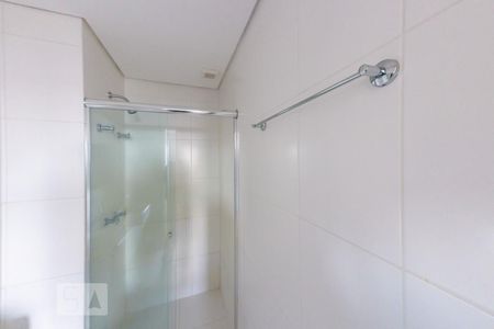 Banheiro de apartamento à venda com 1 quarto, 43m² em Cristal, Porto Alegre