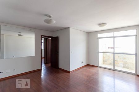 Sala de apartamento para alugar com 3 quartos, 80m² em Santa Tereza, Belo Horizonte