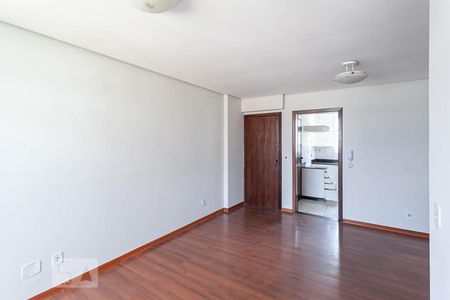 Sala de apartamento para alugar com 3 quartos, 80m² em Santa Tereza, Belo Horizonte