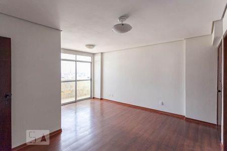 Sala de apartamento para alugar com 3 quartos, 80m² em Santa Tereza, Belo Horizonte