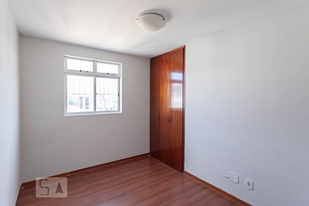 Quarto 1 de apartamento para alugar com 3 quartos, 80m² em Santa Tereza, Belo Horizonte