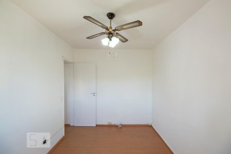 Quarto 1 de apartamento para alugar com 2 quartos, 57m² em Vila Firmiano Pinto, São Paulo