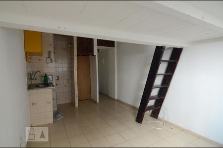 Sala / Quarto / Cozinha de kitnet/studio para alugar com 1 quarto, 30m² em Botafogo, Rio de Janeiro