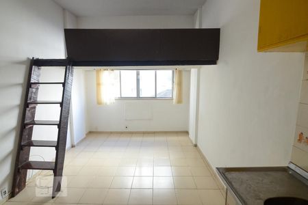 Sala / Quarto / Cozinha de kitnet/studio para alugar com 1 quarto, 30m² em Botafogo, Rio de Janeiro