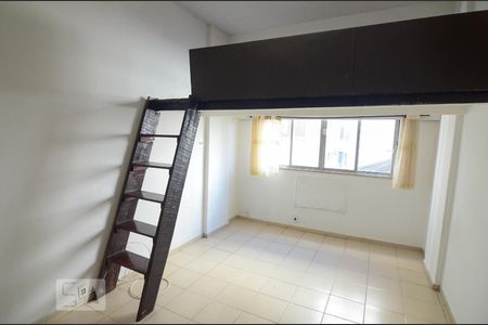 Sala / Quarto / Cozinha de kitnet/studio para alugar com 1 quarto, 30m² em Botafogo, Rio de Janeiro