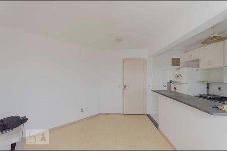 Sala de apartamento para alugar com 1 quarto, 47m² em Vila Carmosina, São Paulo