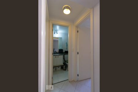 Corredor de apartamento para alugar com 2 quartos, 69m² em Laranjeiras, Rio de Janeiro