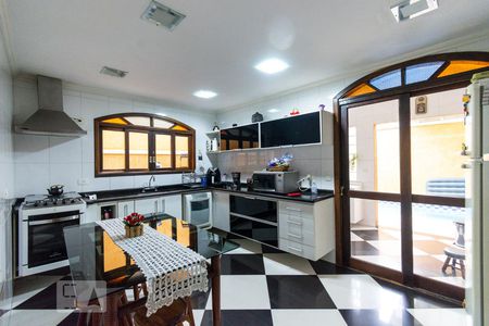 Cozinha de casa para alugar com 3 quartos, 300m² em Sumaré, São Paulo