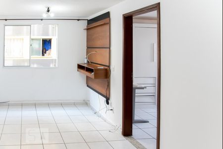 Sala de apartamento para alugar com 2 quartos, 47m² em Vila Carmosina, São Paulo