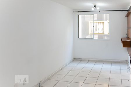 Sala de apartamento para alugar com 2 quartos, 47m² em Vila Carmosina, São Paulo