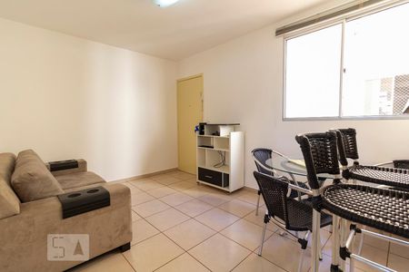 Sala de apartamento para alugar com 2 quartos, 47m² em Jardim Finotti, Uberlândia