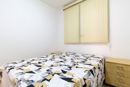 Quarto 1 de apartamento para alugar com 2 quartos, 47m² em Jardim Finotti, Uberlândia