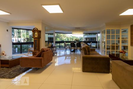 Sala de apartamento à venda com 4 quartos, 211m² em Vila Suzana, São Paulo