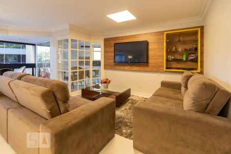 Sala de TV de apartamento à venda com 4 quartos, 211m² em Vila Suzana, São Paulo