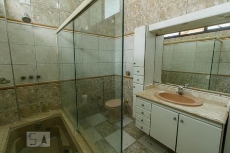 Banheiro da Suíte 1 de casa para alugar com 4 quartos, 275m² em Vila Oliveira, Mogi das Cruzes