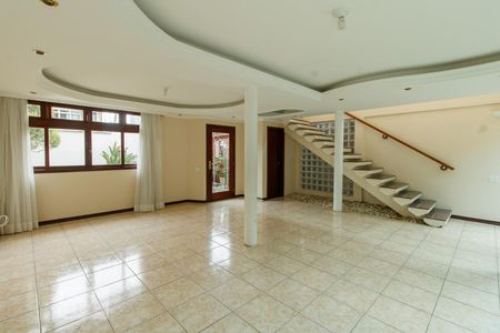 Sala de casa para alugar com 4 quartos, 275m² em Vila Oliveira, Mogi das Cruzes