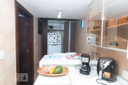 Casa à venda com 258m², 4 quartos e 2 vagas Casa à venda com 258m², 4 quartos e 2 vagasCozinha