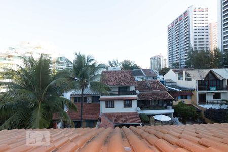 Casa à venda com 258m², 4 quartos e 2 vagas Casa à venda com 258m², 4 quartos e 2 vagasVista