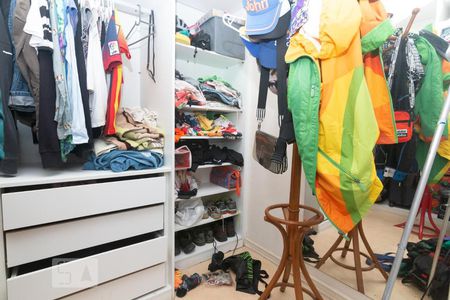 Casa à venda com 258m², 4 quartos e 2 vagas Casa à venda com 258m², 4 quartos e 2 vagasQuarto 1