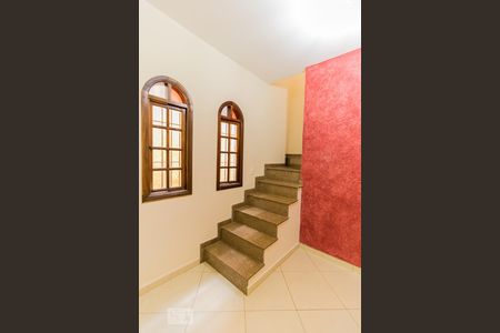 Escada de casa à venda com 3 quartos, 130m² em Jardim Danfer, São Paulo