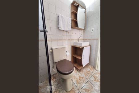 Banheiro de casa de condomínio à venda com 1 quarto, 43m² em Nossa Senhora das Graças, Canoas