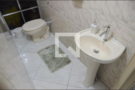 Lavabo de casa para alugar com 3 quartos, 257m² em Ayrosa, Osasco