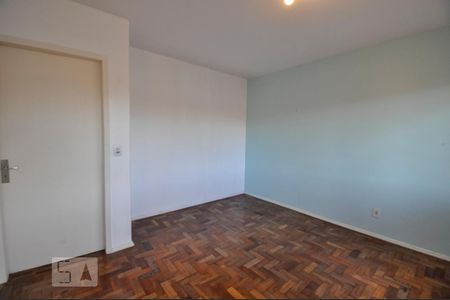 Quarto de apartamento para alugar com 2 quartos, 80m² em Medianeira, Porto Alegre