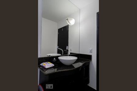 Casa de condomínio à venda com 165m², 3 quartos e 2 vagas Casa de condomínio à venda com 165m², 3 quartos e 2 vagasBanheiro