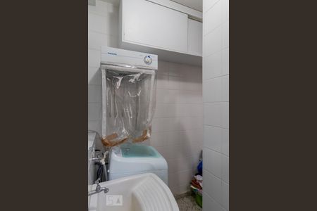 Casa de condomínio à venda com 165m², 3 quartos e 2 vagas Casa de condomínio à venda com 165m², 3 quartos e 2 vagasLavanderia