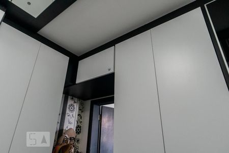 Casa de condomínio à venda com 165m², 3 quartos e 2 vagas Casa de condomínio à venda com 165m², 3 quartos e 2 vagasCloset da Suite