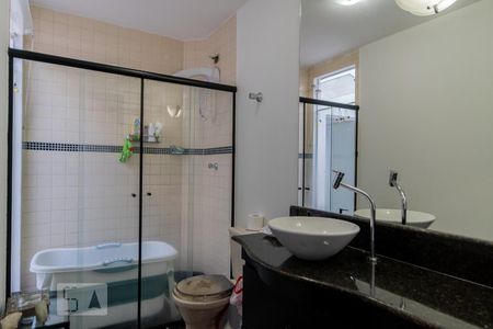 Casa de condomínio à venda com 165m², 3 quartos e 2 vagas Casa de condomínio à venda com 165m², 3 quartos e 2 vagasBanheiro