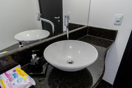 Casa de condomínio à venda com 165m², 3 quartos e 2 vagas Casa de condomínio à venda com 165m², 3 quartos e 2 vagasBanheiro