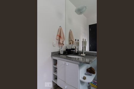 Casa de condomínio à venda com 165m², 3 quartos e 2 vagas Casa de condomínio à venda com 165m², 3 quartos e 2 vagasBanheiro da Suite