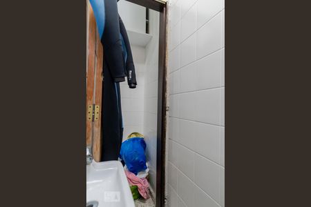 Casa de condomínio à venda com 165m², 3 quartos e 2 vagas Casa de condomínio à venda com 165m², 3 quartos e 2 vagasBanheiro de Serviço