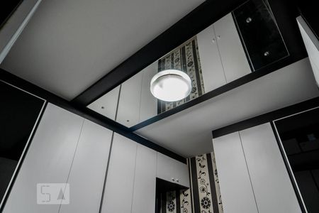 Casa de condomínio à venda com 165m², 3 quartos e 2 vagas Casa de condomínio à venda com 165m², 3 quartos e 2 vagasCloset da Suite