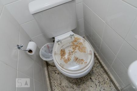 Casa de condomínio à venda com 165m², 3 quartos e 2 vagas Casa de condomínio à venda com 165m², 3 quartos e 2 vagasBanheiro de Serviço