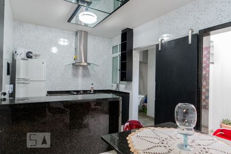 Casa de condomínio à venda com 165m², 3 quartos e 2 vagas Casa de condomínio à venda com 165m², 3 quartos e 2 vagasCozinha